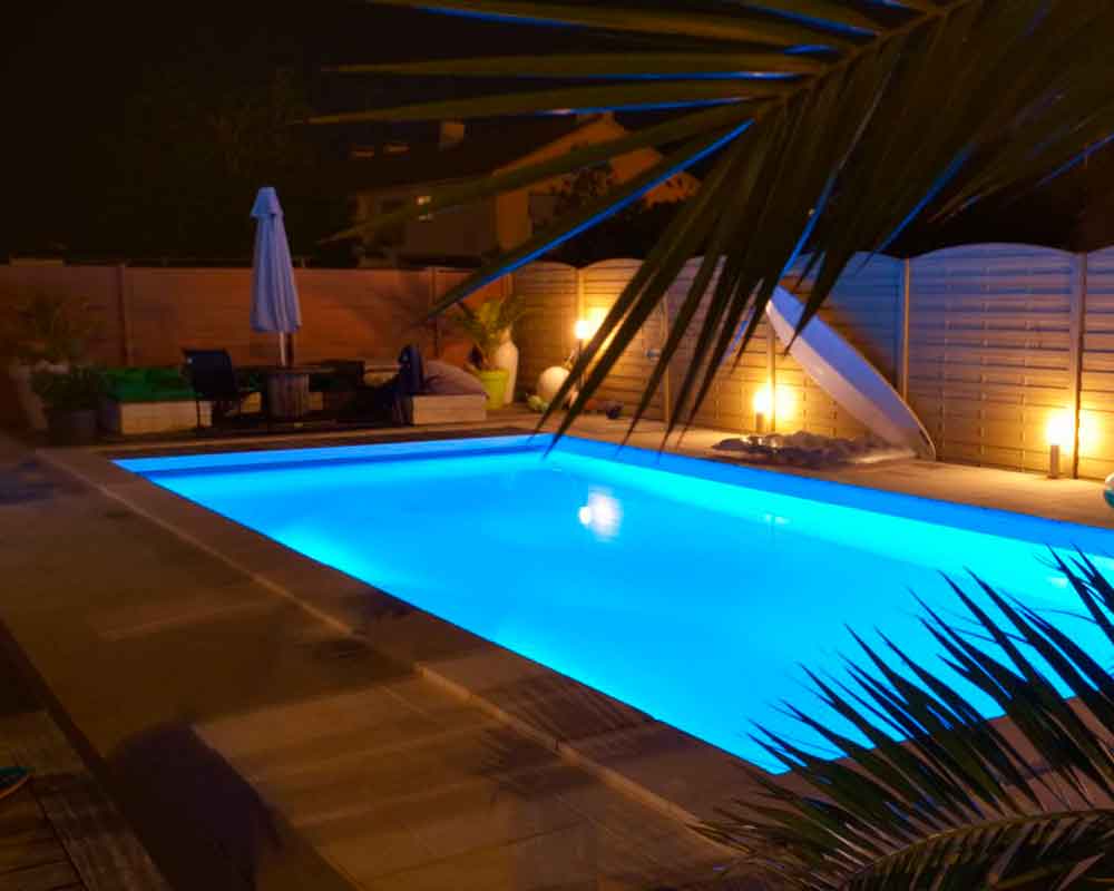 Explora cómo la iluminación LED puede transformar tu experiencia en la piscina. Descubre sus beneficios y elige la opción perfecta para disfrutar de noches brillantes.